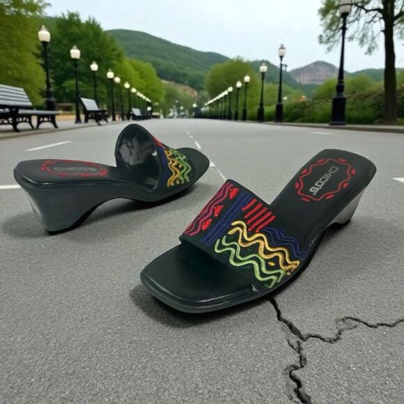 Chico's Women's Size 8M VTG 80s 90s Black Rainbow Embroidery Heeled Slides READ - Picture 1 of 11